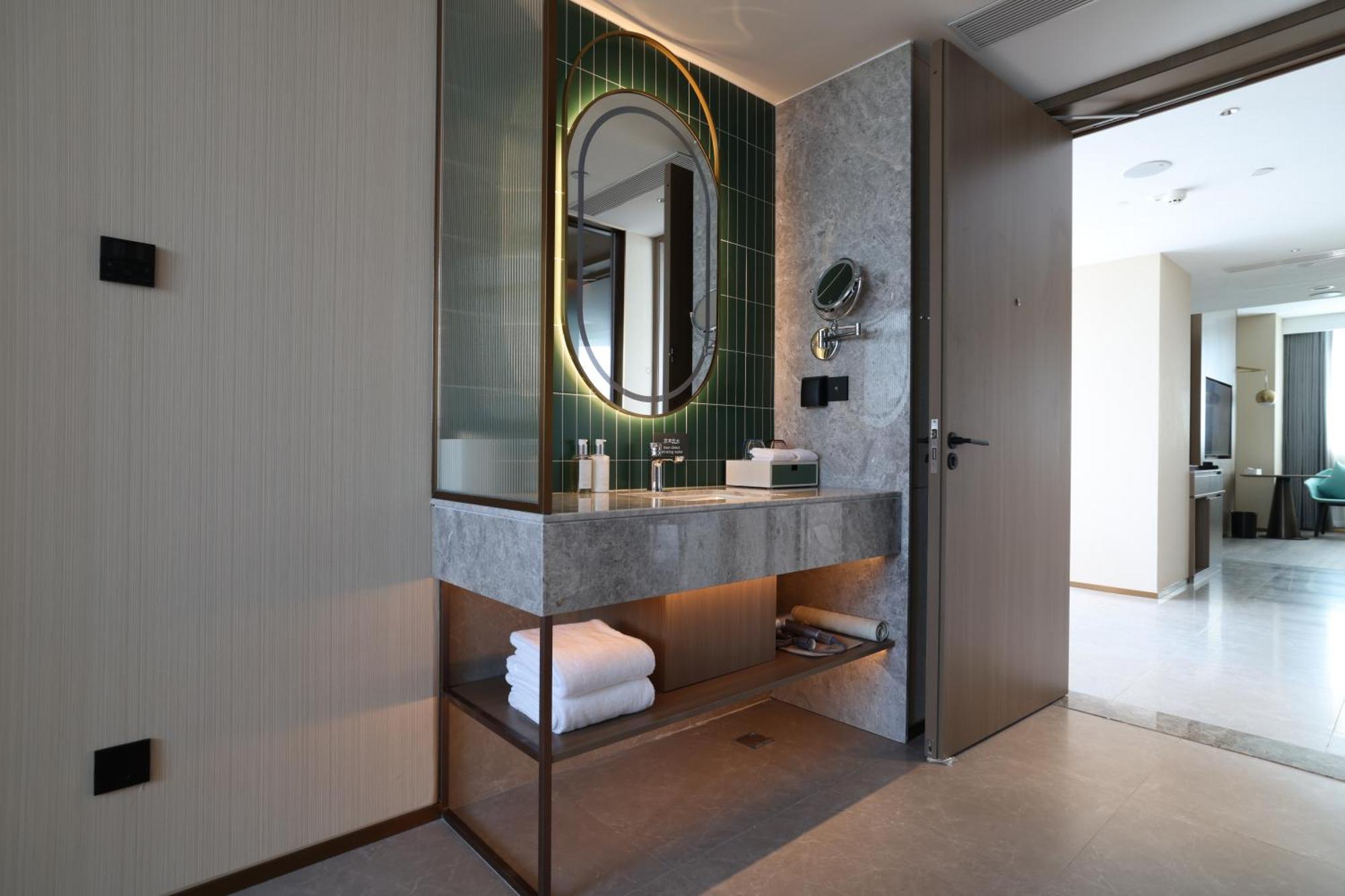 Hotel Jing'an 5*